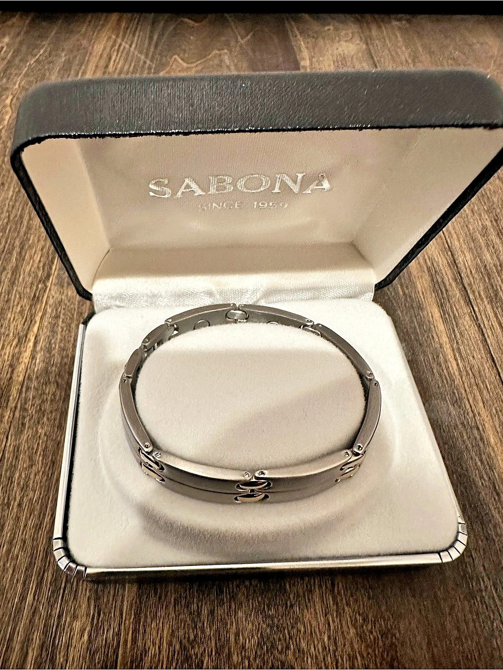 Sabona of London Executive Sport Silver Tone Magnetic Bracelet Stainless Steel